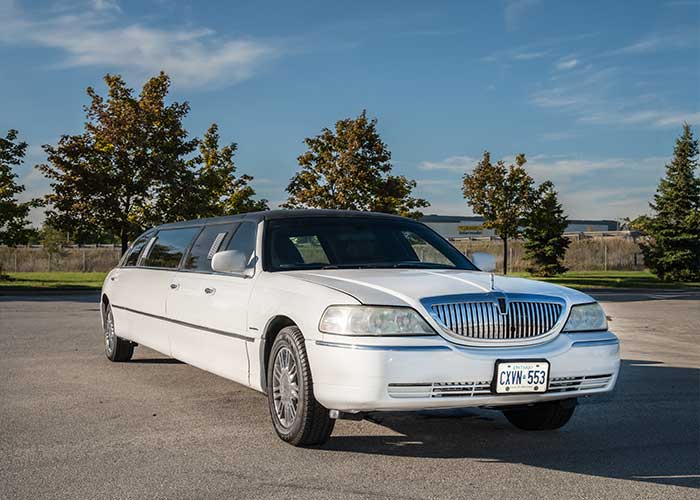 Lincoln Stretched Town Car Limousine - View 2