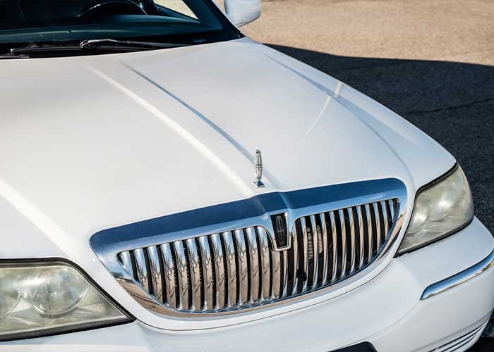 Lincoln Stretched Town Car Limousine - View 3