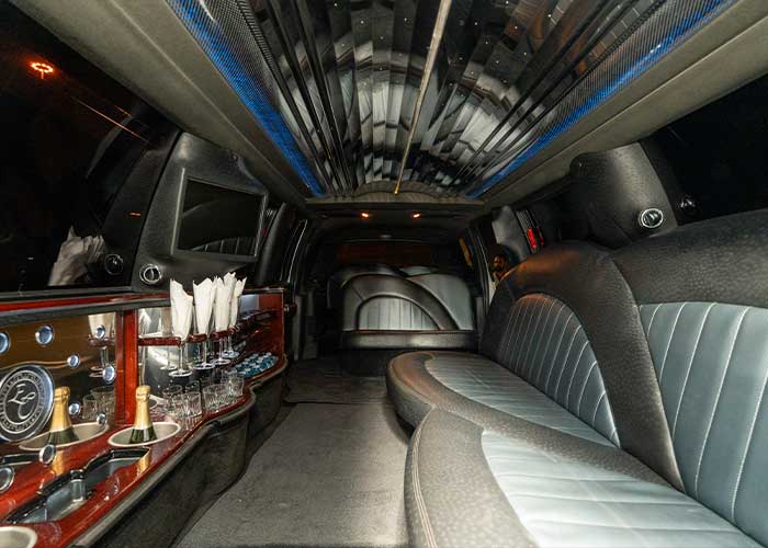 14 Passenger Lincoln Navigator Stretch Limo - View 1