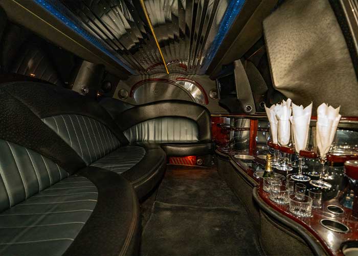 14 Passenger Lincoln Navigator Stretch Limo - View 2